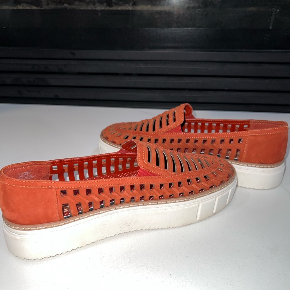 NWOT- Vince Camuto, Ultra-Comfortable Slip on Platform Shoes. Women’s 9.5